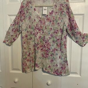 Women’s lightweight sweater, 3/4 sleeves. Works well with a tank.